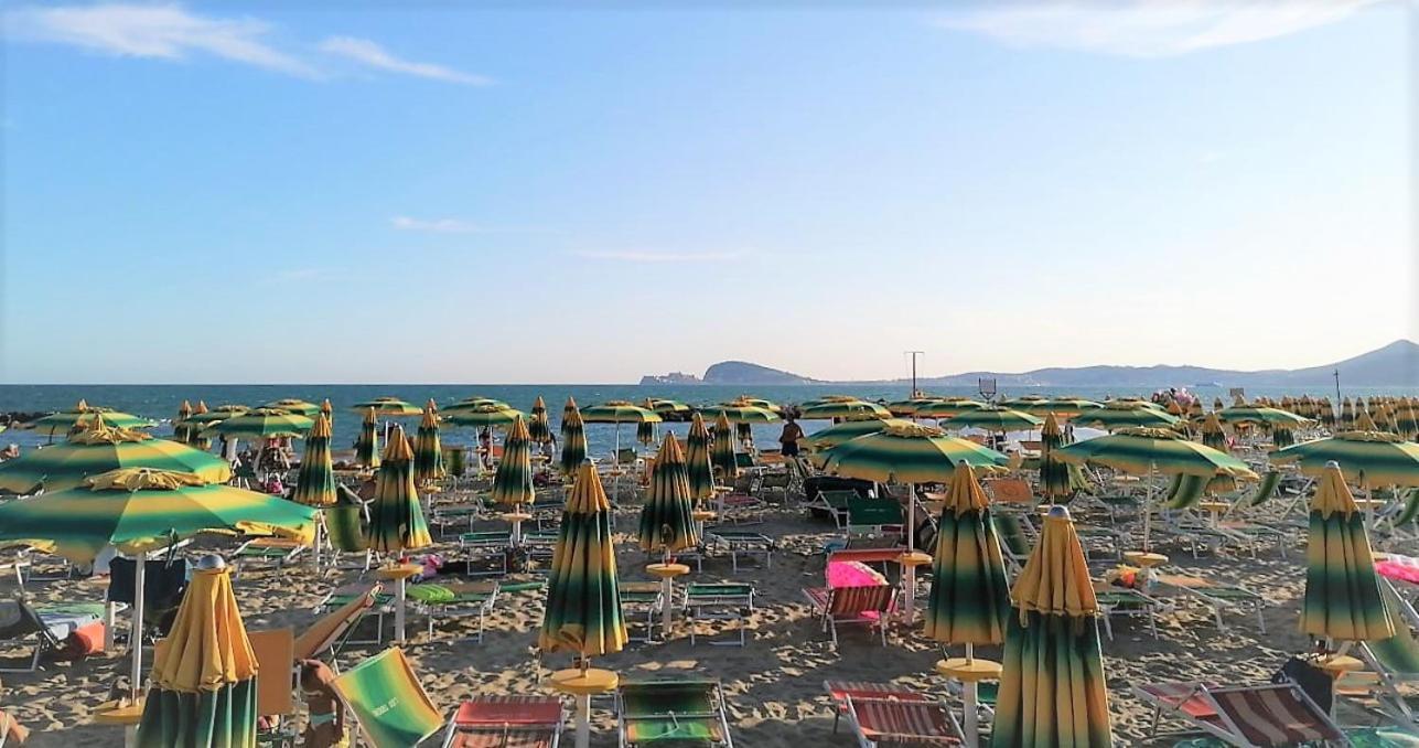 Guesthouse Holiday Formia Beach Exterior photo