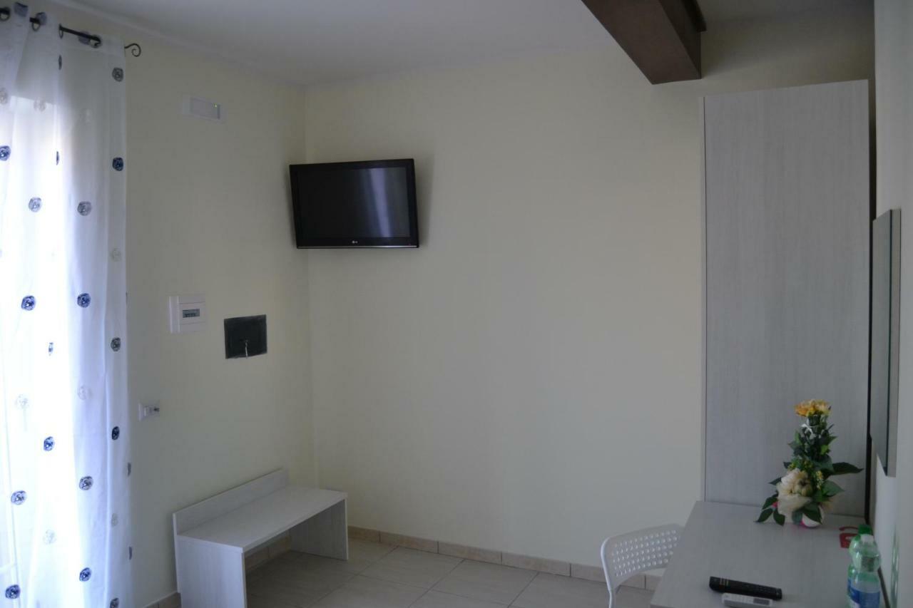 Guesthouse Holiday Formia Beach Exterior photo