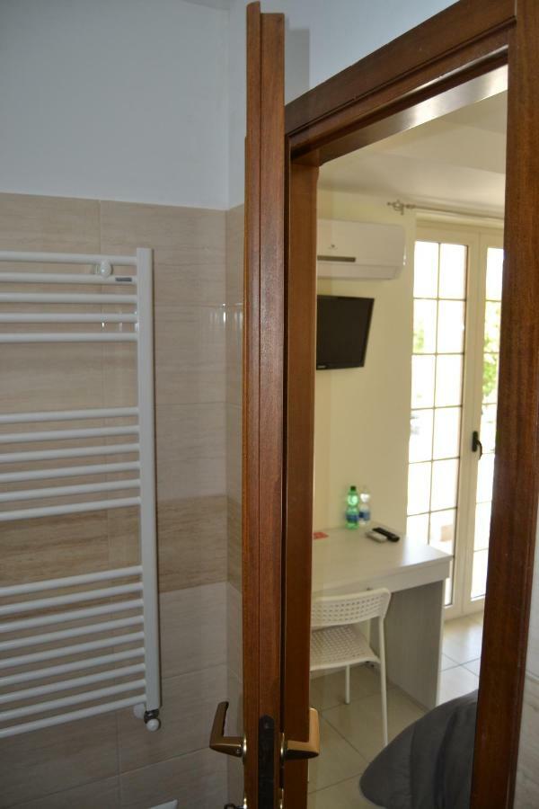 Guesthouse Holiday Formia Beach Exterior photo