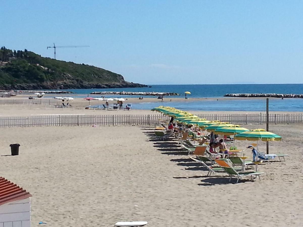 Guesthouse Holiday Formia Beach Exterior photo