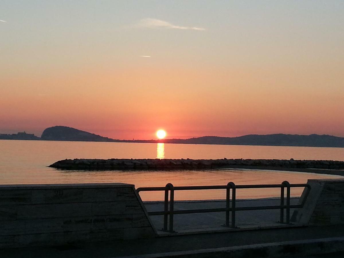 Guesthouse Holiday Formia Beach Exterior photo