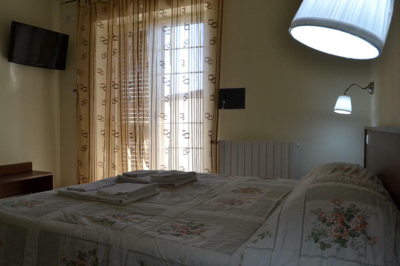 Guesthouse Holiday Formia Beach Exterior photo