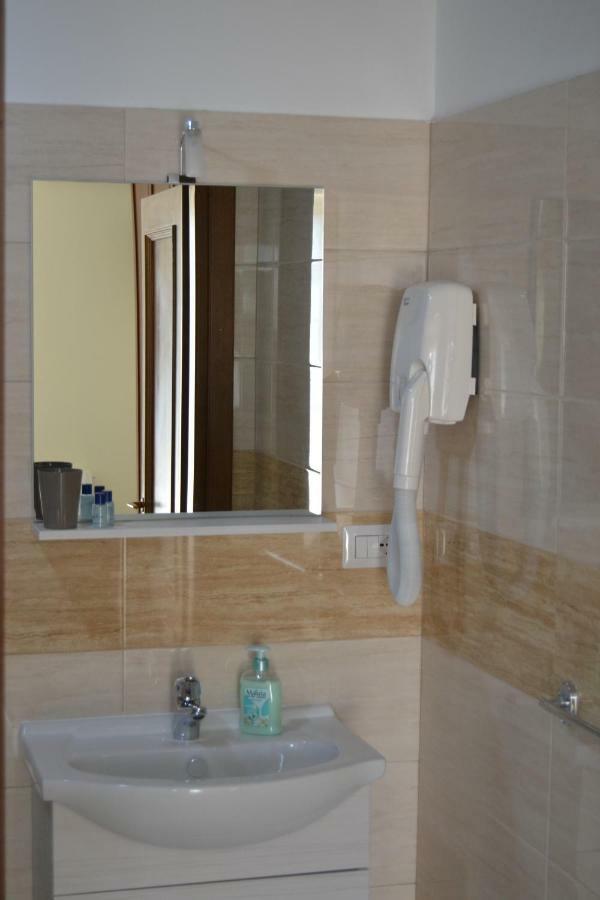 Guesthouse Holiday Formia Beach Exterior photo