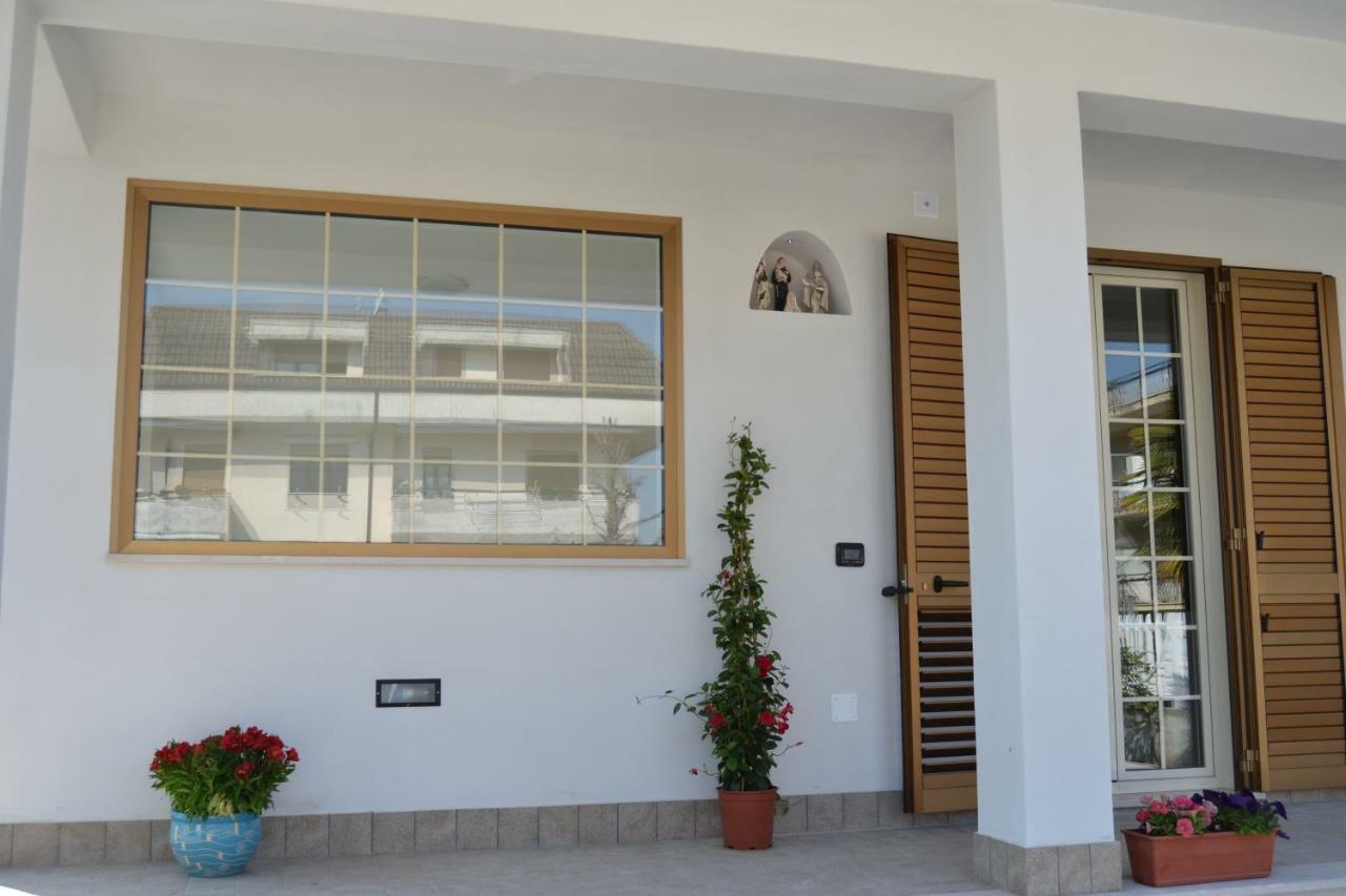 Guesthouse Holiday Formia Beach Exterior photo