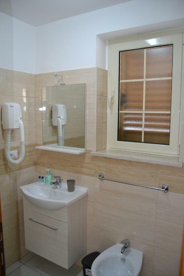 Guesthouse Holiday Formia Beach Exterior photo