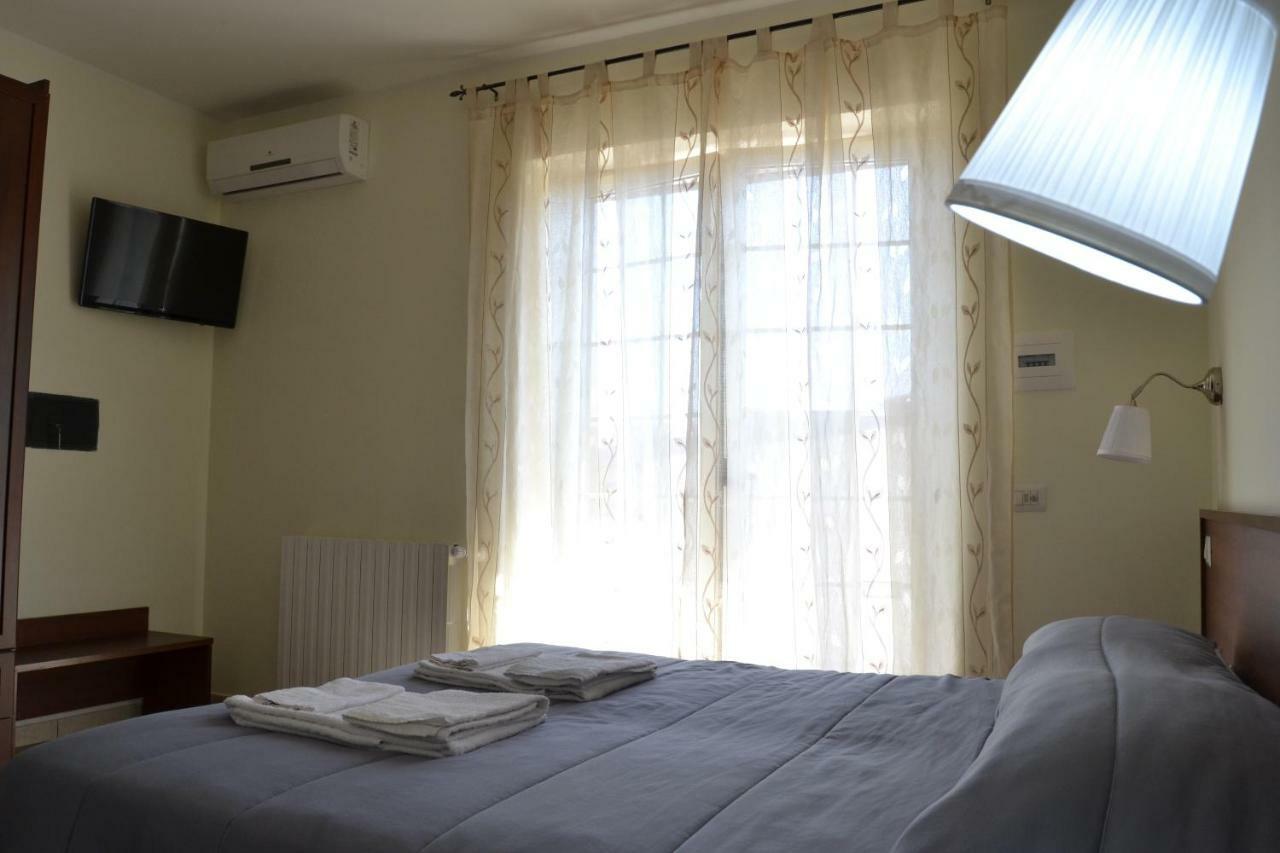 Guesthouse Holiday Formia Beach Exterior photo