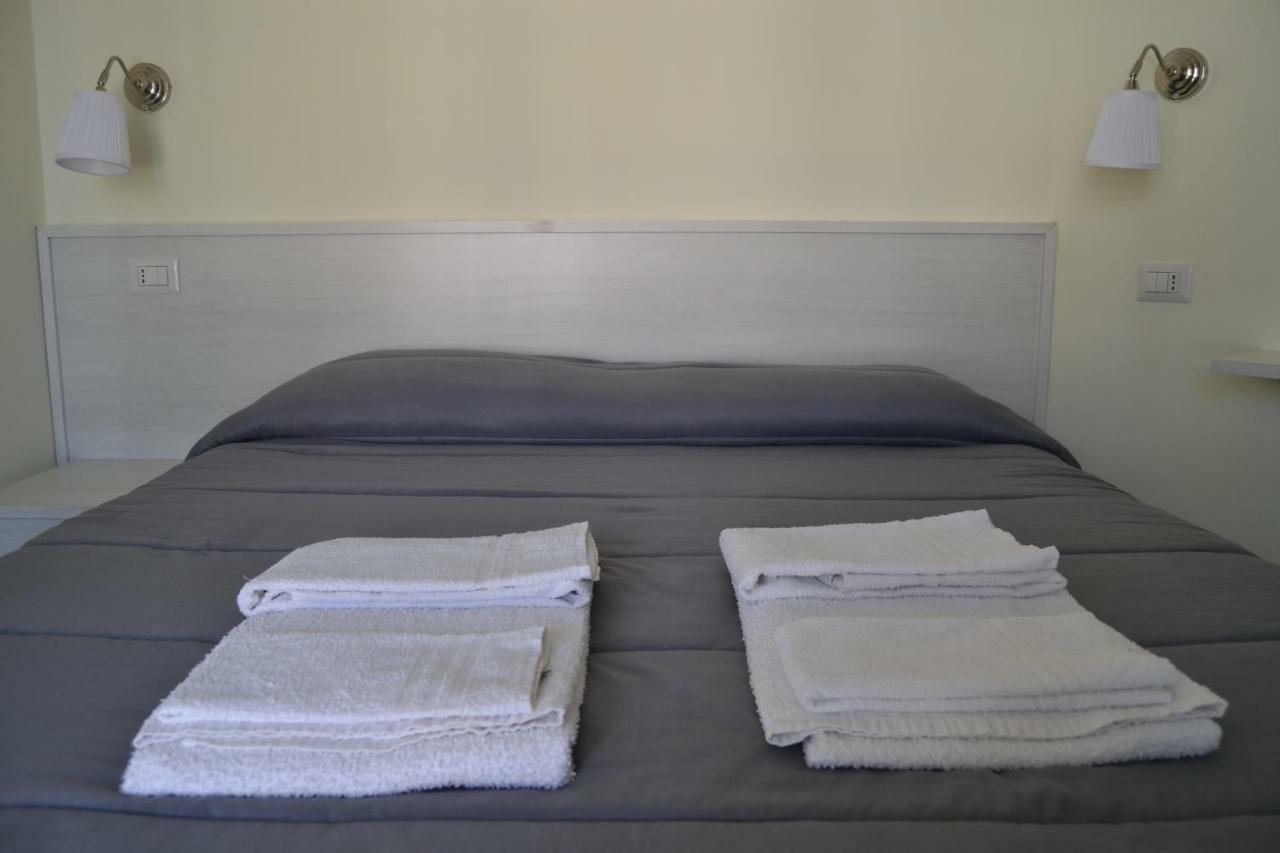 Guesthouse Holiday Formia Beach Exterior photo