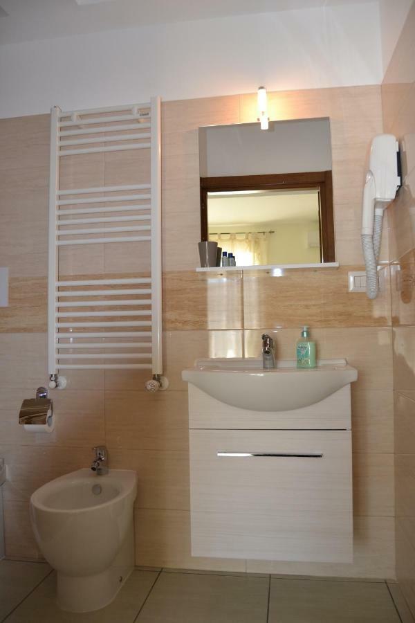 Guesthouse Holiday Formia Beach Exterior photo