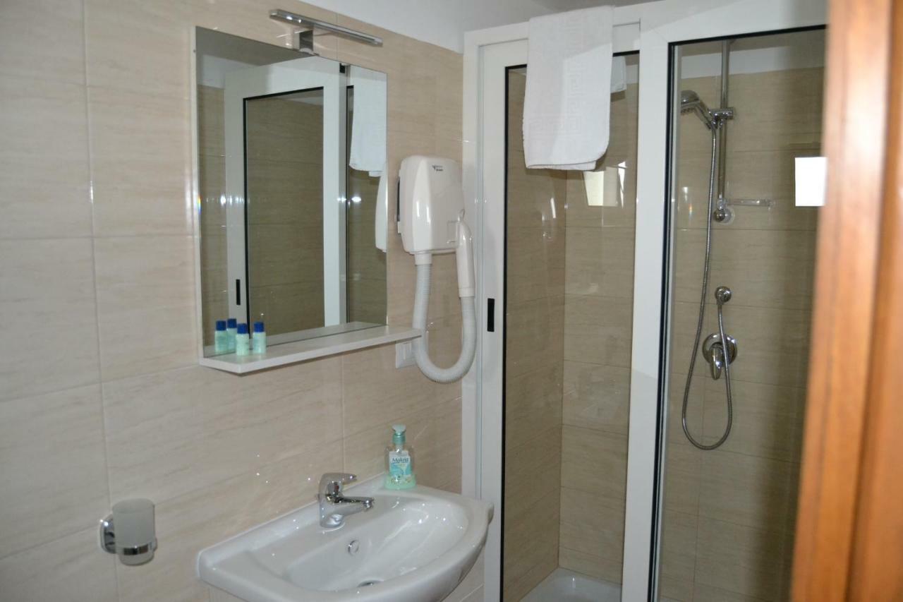 Guesthouse Holiday Formia Beach Exterior photo