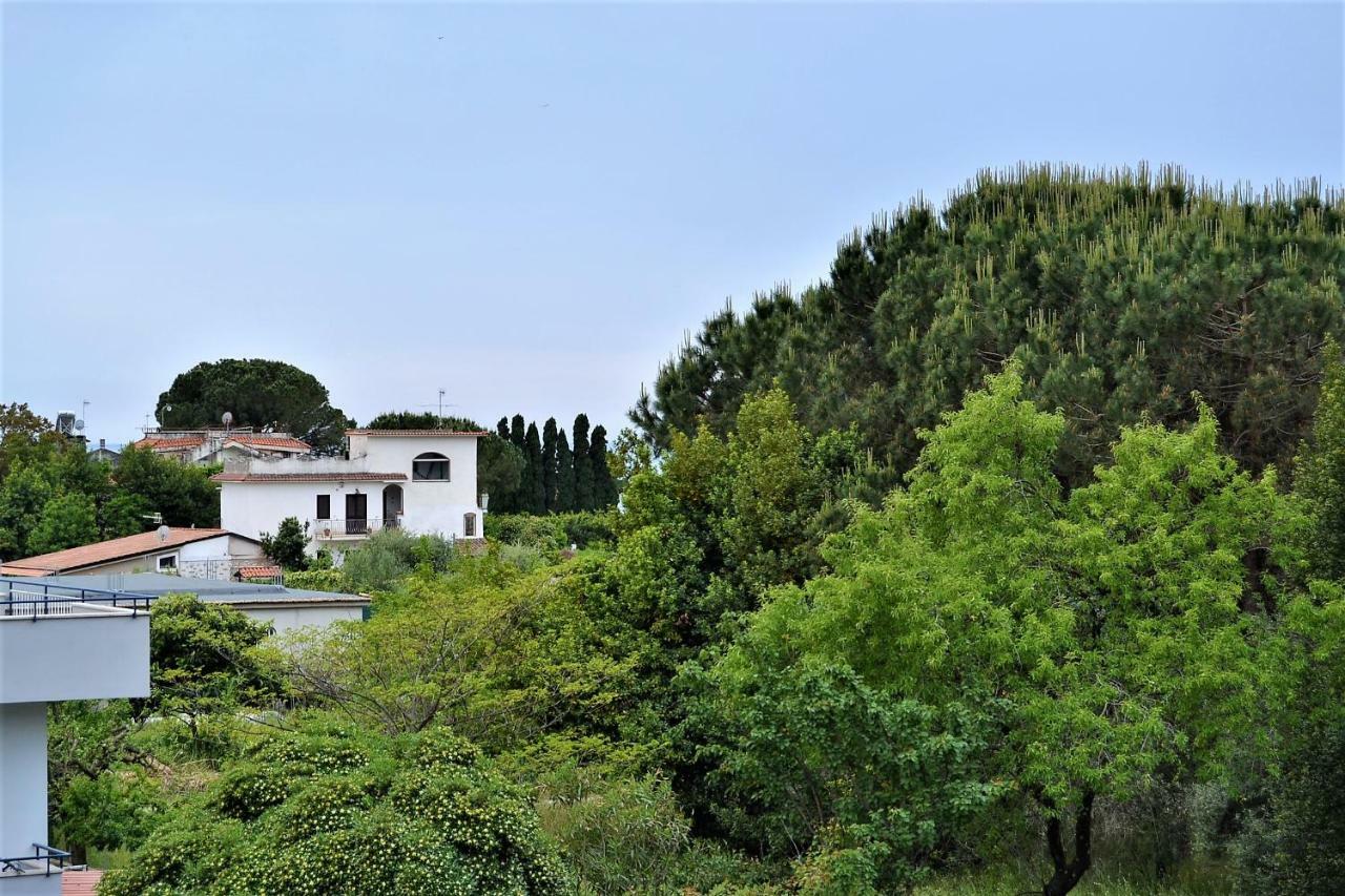 Guesthouse Holiday Formia Beach Exterior photo