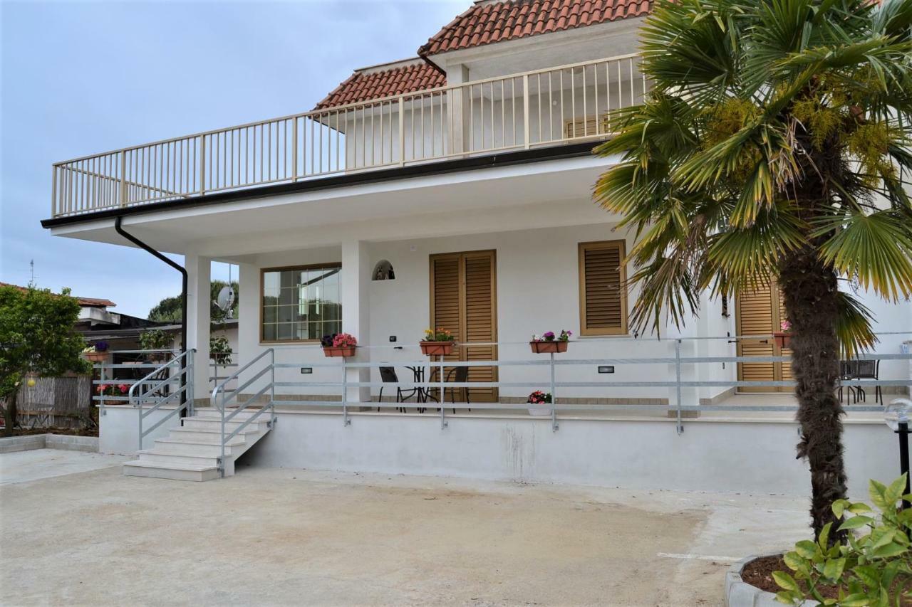 Guesthouse Holiday Formia Beach Exterior photo