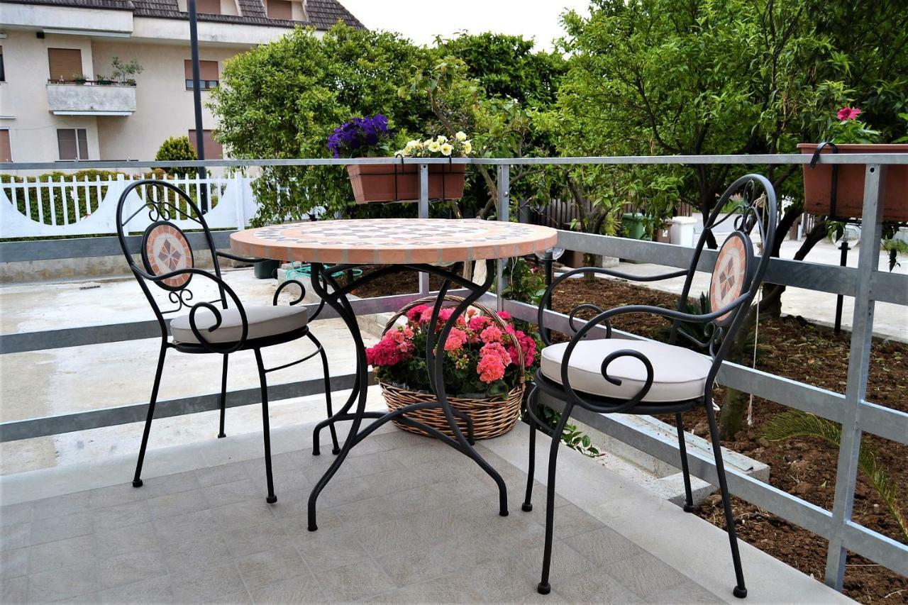Guesthouse Holiday Formia Beach Exterior photo