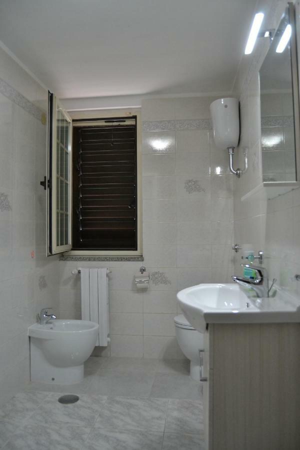 Guesthouse Holiday Formia Beach Exterior photo
