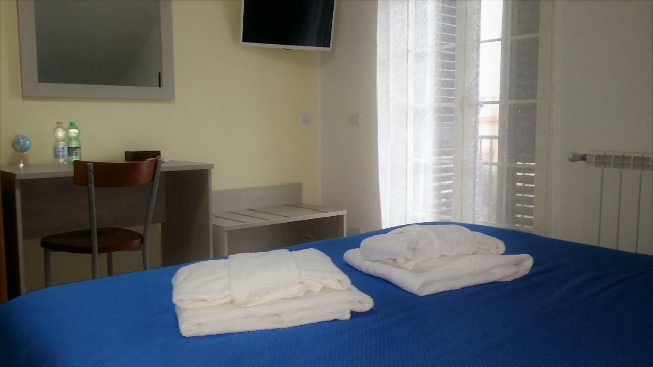 Guesthouse Holiday Formia Beach Exterior photo